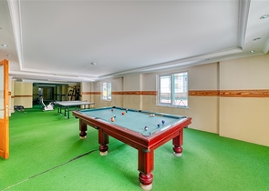 Просторная квартира 4+1 с современным дизайном в районе Махмутлар