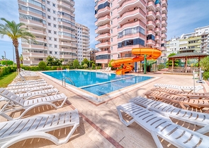 Просторная квартира 4+1 с современным дизайном в районе Махмутлар