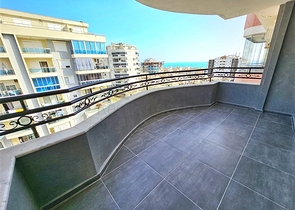 Просторная квартира 4+1 с современным дизайном в районе Махмутлар