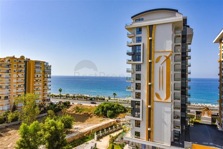 Квартира 2+1 на первой линии с видом на море 