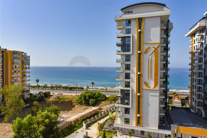 Квартира 2+1 на первой линии с видом на море 