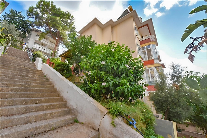 Квартира 3+1 с отдельной кухней у подножия Аланийской крепости