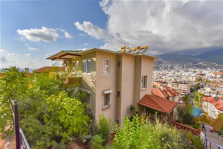 Квартира 3+1 с отдельной кухней у подножия Аланийской крепости