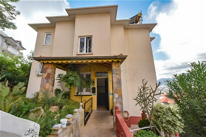 Квартира 3+1 с отдельной кухней у подножия Аланийской крепости