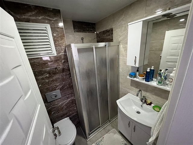 Просторная трехкомнатная квартира в пешей доступности к морю в открытом под ВНЖ районе Тосмур