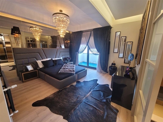 Просторные квартиры 5+1 в центральном районе Енишехир