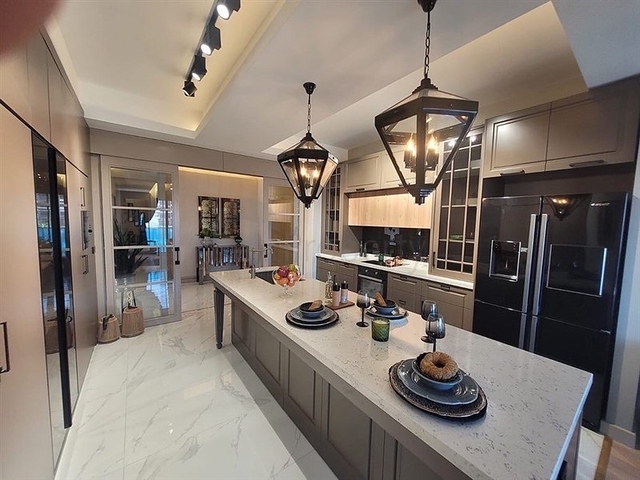 Просторные квартиры 5+1 в центральном районе Енишехир