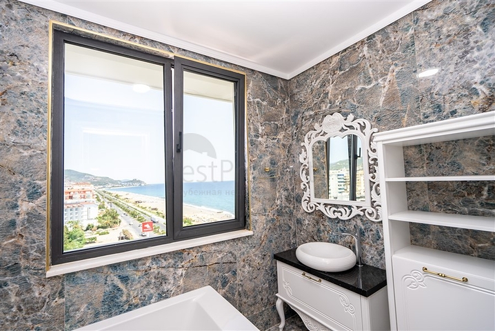 Просторный двухэтажный пентхаус под гражданство на первой береговой линии 