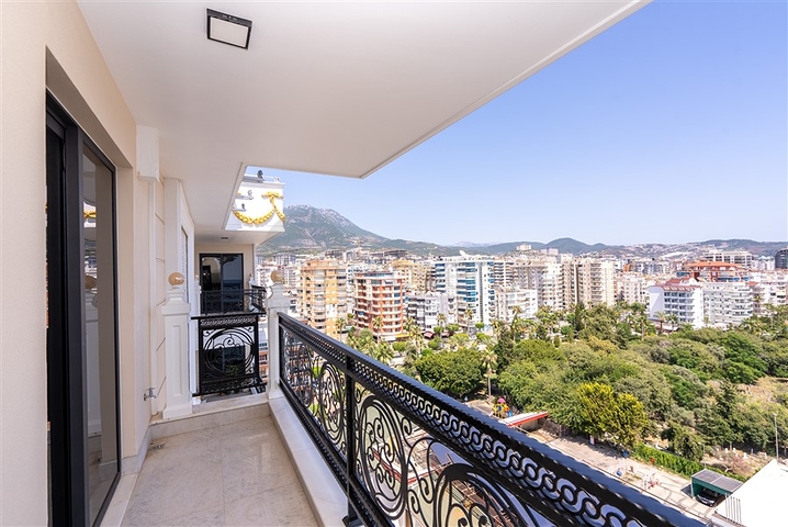 Просторный двухэтажный пентхаус под гражданство на первой береговой линии 