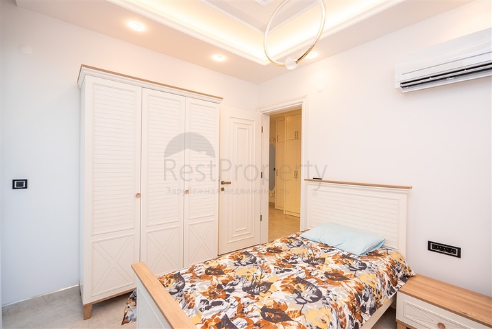 Просторный двухэтажный пентхаус под гражданство на первой береговой линии 