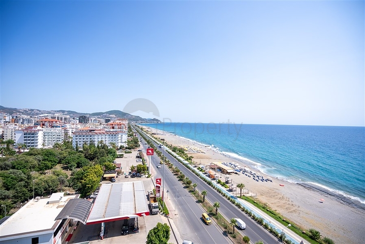 Просторный двухэтажный пентхаус под гражданство на первой береговой линии 