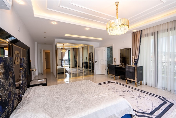 Просторный двухэтажный пентхаус под гражданство на первой береговой линии 