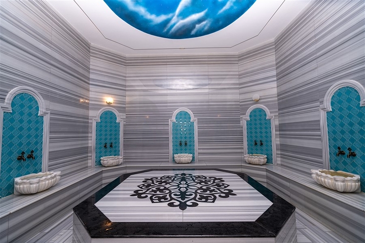 Просторный двухэтажный пентхаус под гражданство на первой береговой линии 