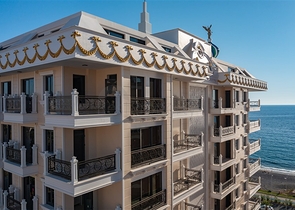 Просторный двухэтажный пентхаус под гражданство на первой береговой линии 