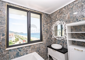 Просторный двухэтажный пентхаус под гражданство на первой береговой линии 