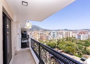 Просторный двухэтажный пентхаус под гражданство на первой береговой линии 