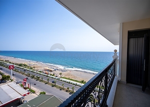 Просторный двухэтажный пентхаус под гражданство на первой береговой линии 