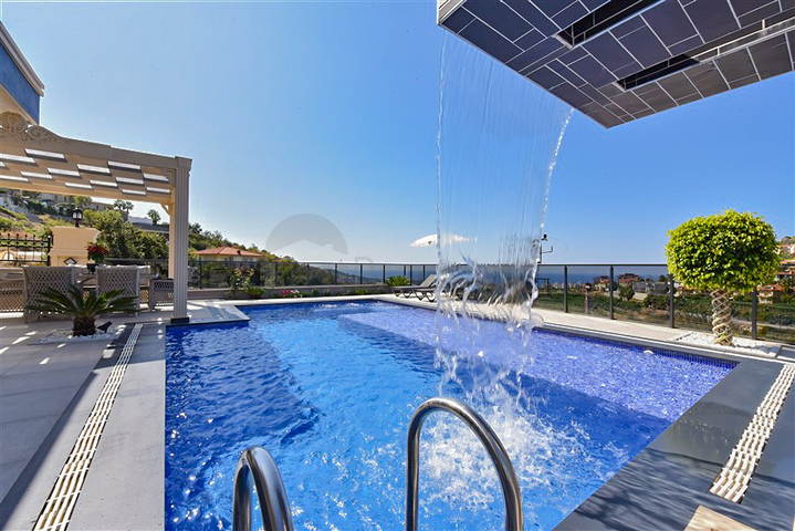 Новая вилла с потрясающим видом в районе Каргыджак