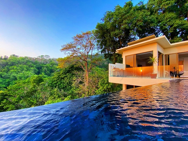 Комплекс вилл с открытым видом на море