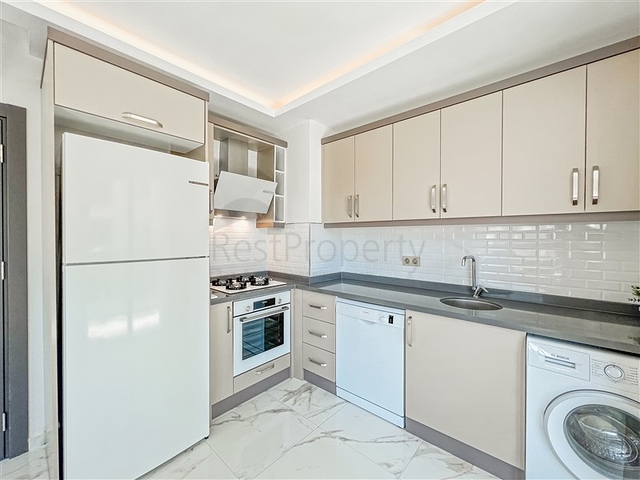 Трехкомнатная квартира в пешей доступности от моря