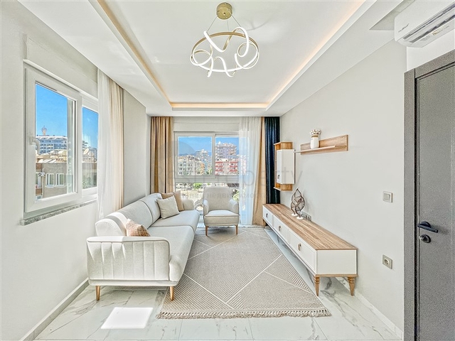 Трехкомнатная квартира в пешей доступности от моря