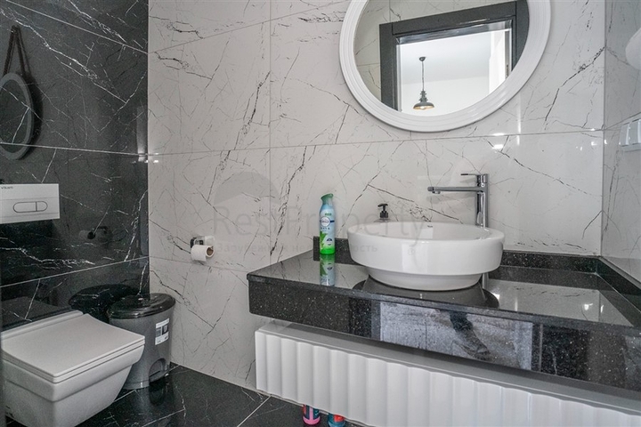 Оборудованный просторный офис в бизнес-центре в районе Оба