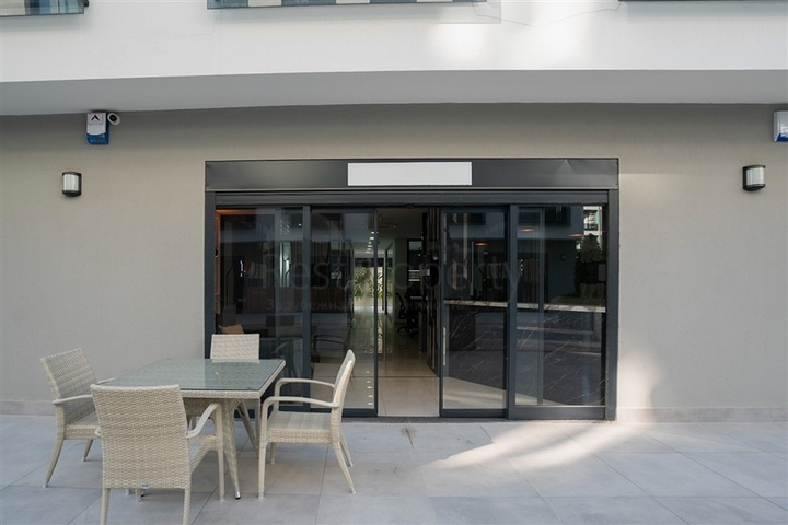 Оборудованный просторный офис в бизнес-центре в районе Оба