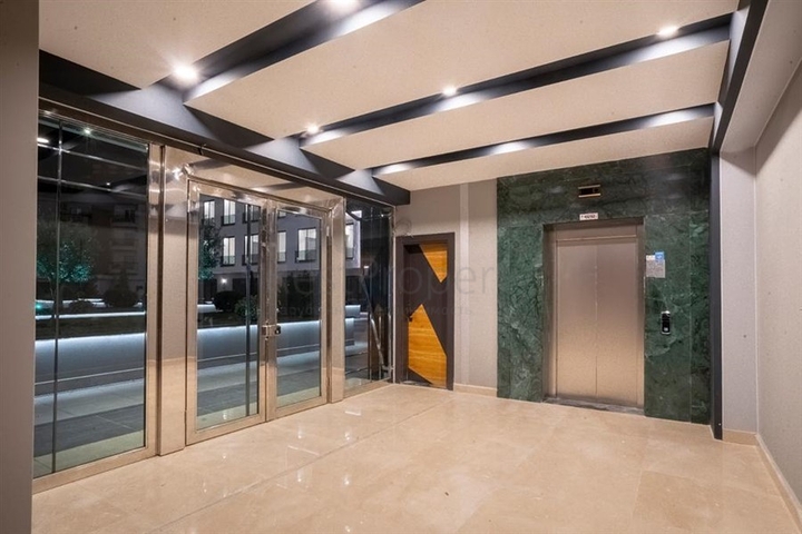 Оборудованный просторный офис в бизнес-центре в районе Оба