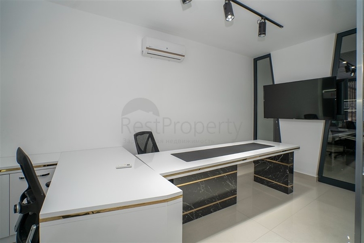 Оборудованный просторный офис в бизнес-центре в районе Оба