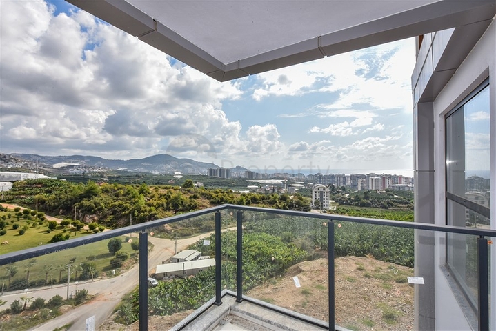 Квартира 1+1 с видом на горы и море в районе Махмутлар