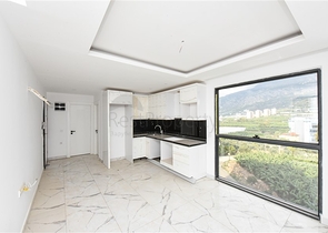 Квартира 1+1 с видом на горы и море в районе Махмутлар