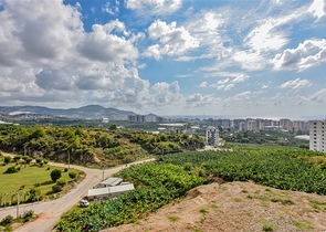 Квартира 1+1 с видом на горы и море в районе Махмутлар