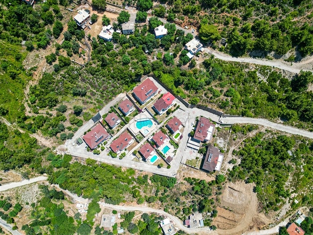 Мебелированная просторная квартира в комплексе с видом на море и горы