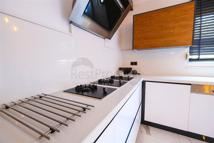 Мебелированная просторная квартира в комплексе с видом на море и горы