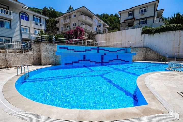 Мебелированная просторная квартира в комплексе с видом на море и горы