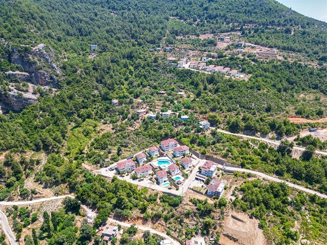 Мебелированная просторная квартира в комплексе с видом на море и горы