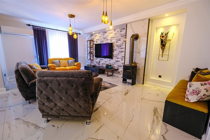 Мебелированная просторная квартира в комплексе с видом на море и горы