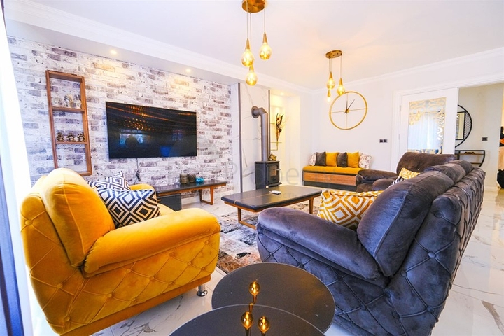 Мебелированная просторная квартира в комплексе с видом на море и горы