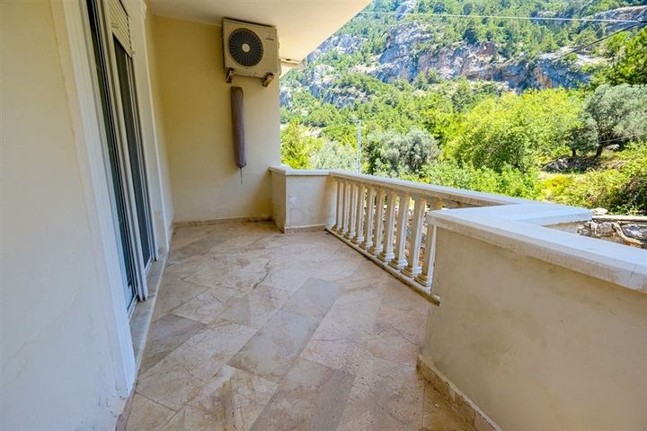 Мебелированная просторная квартира в комплексе с видом на море и горы