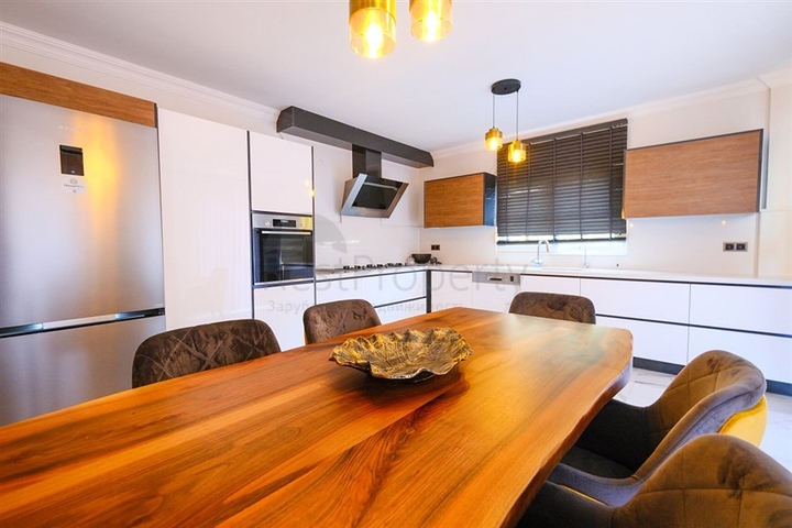 Мебелированная просторная квартира в комплексе с видом на море и горы