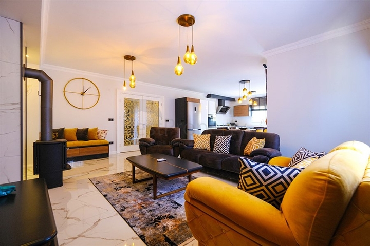 Мебелированная просторная квартира в комплексе с видом на море и горы