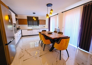 Мебелированная просторная квартира в комплексе с видом на море и горы