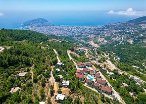 Мебелированная просторная квартира в комплексе с видом на море и горы