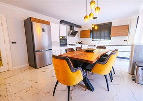 Мебелированная просторная квартира в комплексе с видом на море и горы