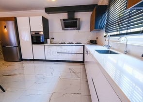 Мебелированная просторная квартира в комплексе с видом на море и горы