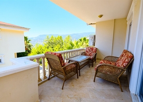 Мебелированная просторная квартира в комплексе с видом на море и горы