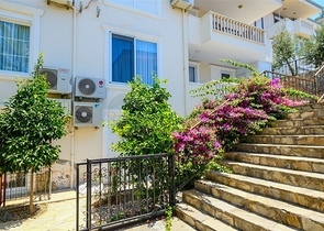 Мебелированная просторная квартира в комплексе с видом на море и горы