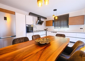 Мебелированная просторная квартира в комплексе с видом на море и горы