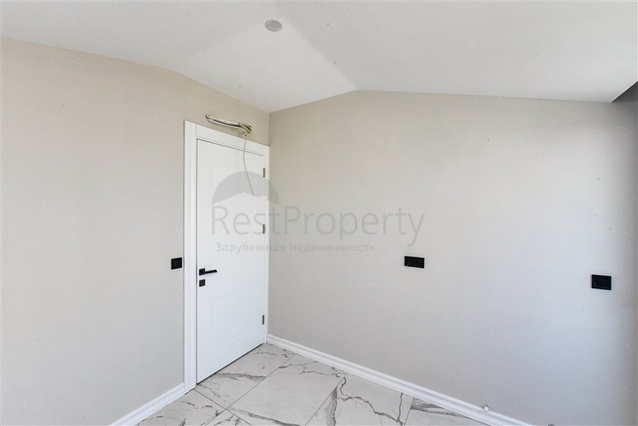 Пентхаус 3+1 с отдельной кухней на первой береговой линии в Кестеле