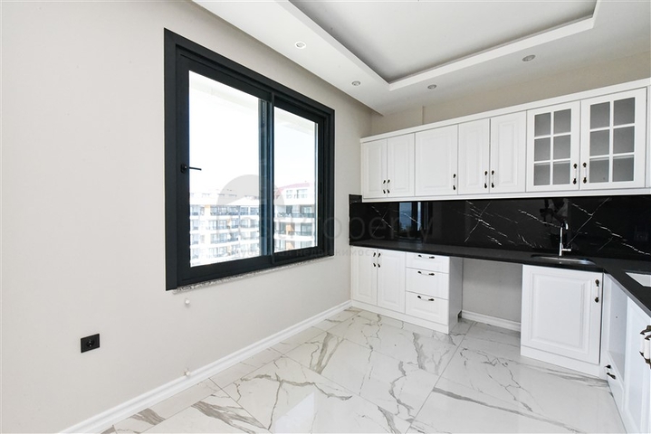 Пентхаус 3+1 с отдельной кухней на первой береговой линии в Кестеле